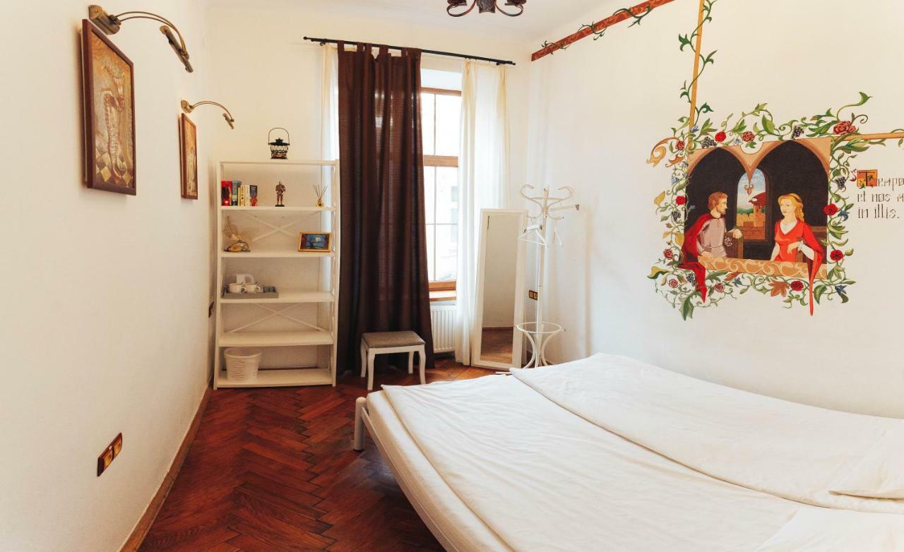 Ghostel - Medieval Hostel Lviv Bagian luar foto