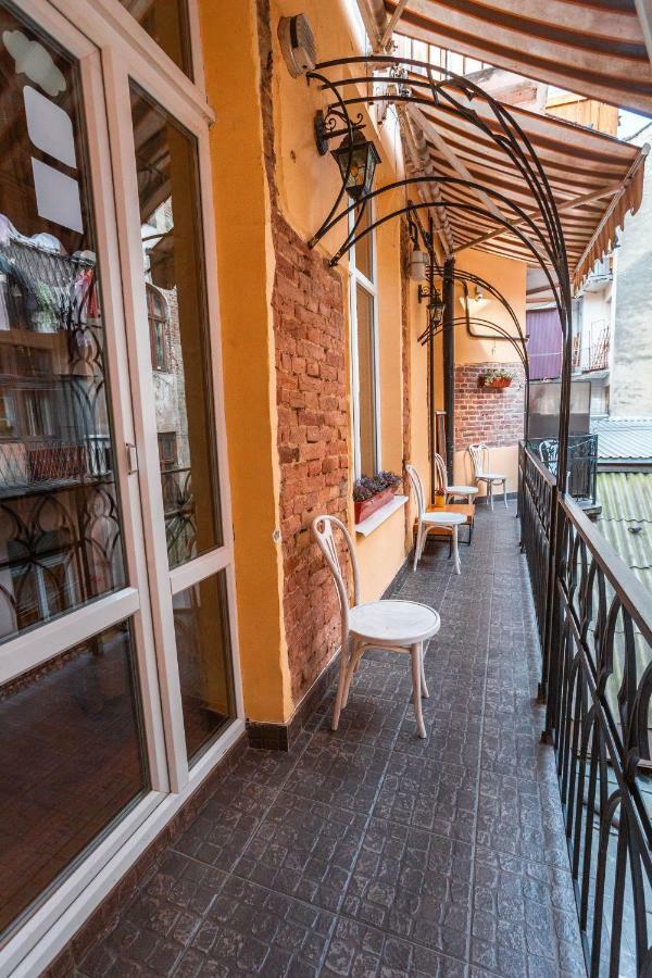 Ghostel - Medieval Hostel Lviv Bagian luar foto