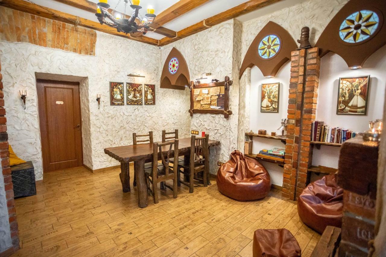 Ghostel - Medieval Hostel Lviv Bagian luar foto