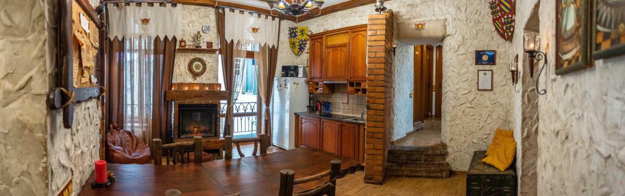 Ghostel - Medieval Hostel Lviv Bagian luar foto