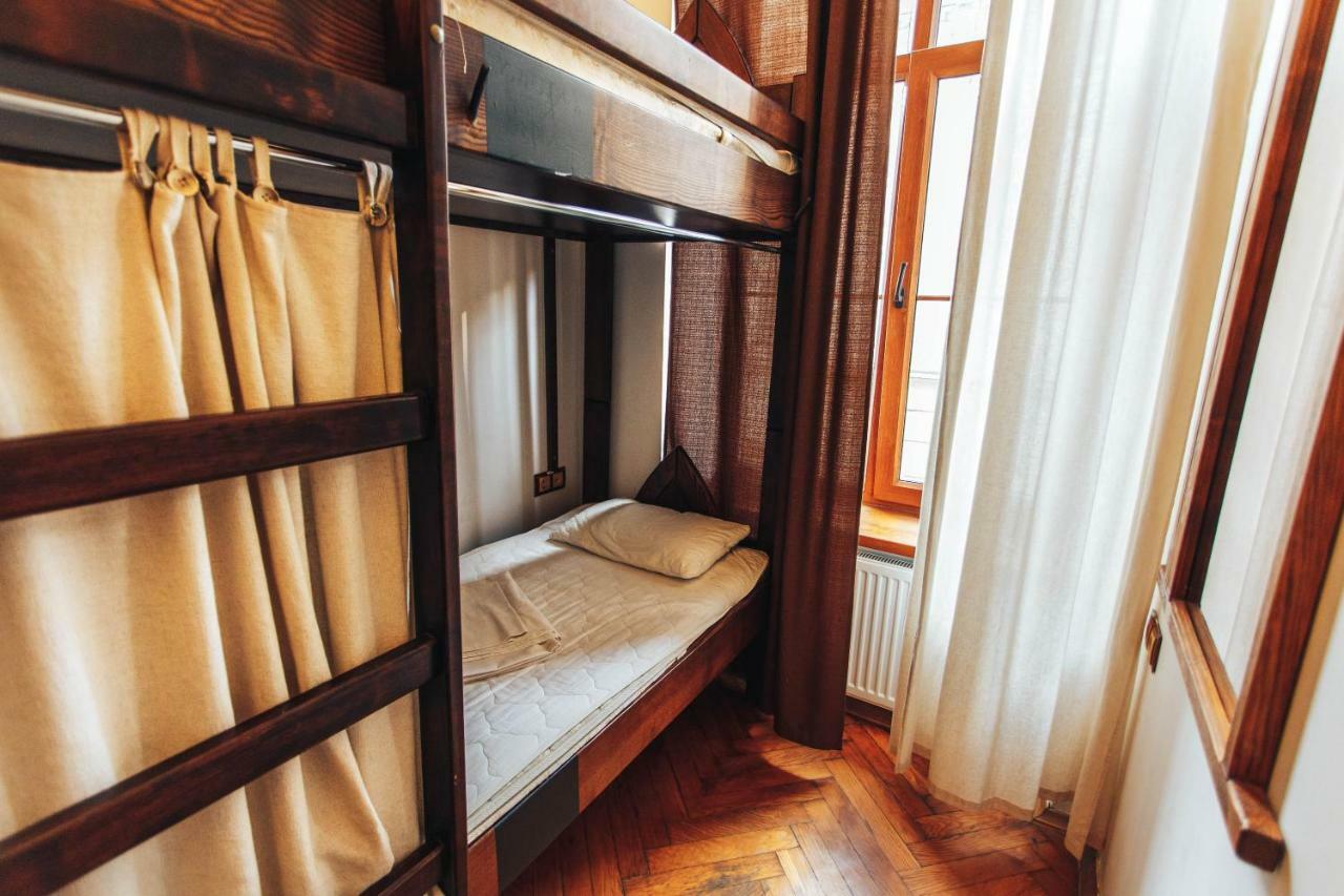Ghostel - Medieval Hostel Lviv Bagian luar foto